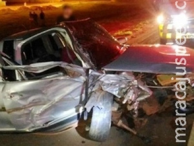 Embriagado, motorista tenta fugir de polícia e bate de frente em carreta