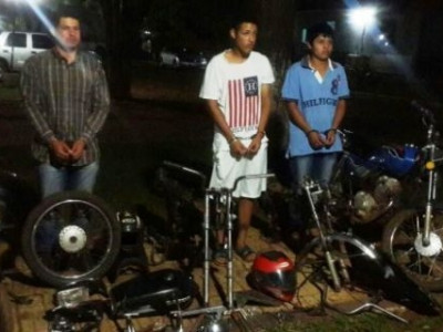 Polícia quebra desmonte de motos roubadas e prende três na fronteira 