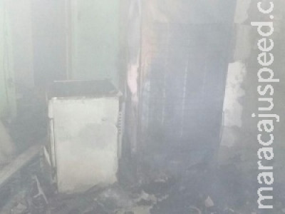 Edícula fica completamente destruída em incêndio na madrugada