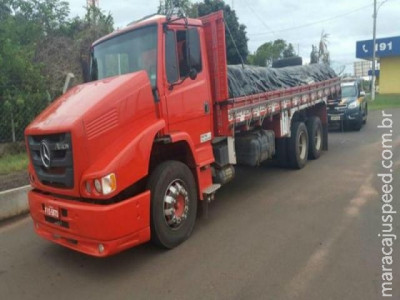 PRF apreende droga em fundo falso de caminhão roubado