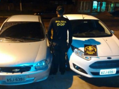 Dupla é presa tentando levar veículos para o Paraguai
