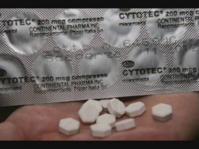 Polícia procura amiga de jovem morta após aborto com remédio do Paraguai