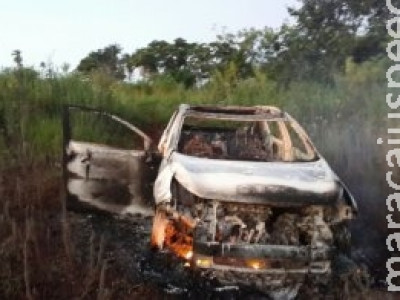 Caminhonete usada em execução de traficante é encontrada incendiada