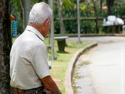 Escolas poderão ter aulas sobre respeito e cuidado aos idosos