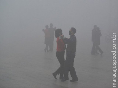  Mais de 20 cidades chinesas estão em alerta vermelho por causa da poluição