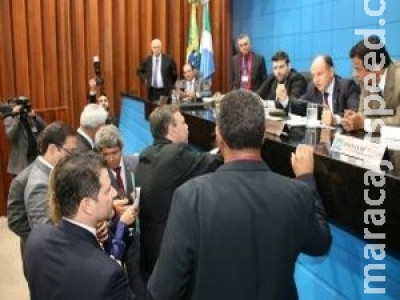 Por 17 votos a cinco, deputados aprovam PEC dos gastos em MS