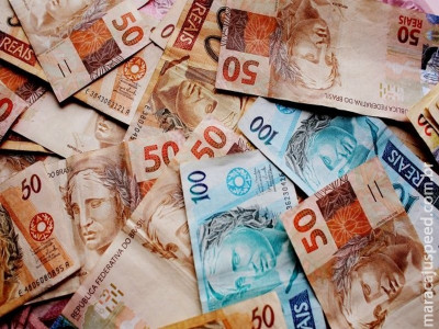 Quatro em cada dez casais brigam por causa de dinheiro