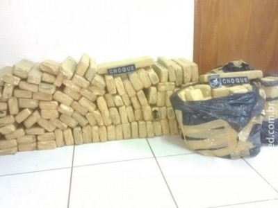 Caminhonete e 135 quilos de maconha são apreendidos em casa