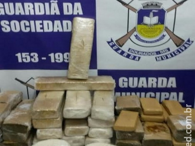 Avô denuncia neto e PM apreende droga em casa