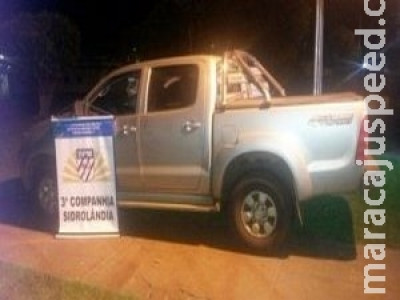 Grupo faz arrastão e leva caminhonetes e moto