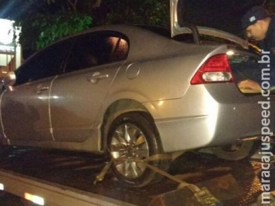 Veículo de luxo é encontrado abandonado com 708 kg de maconha
