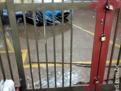 Guarda prende quebra-vidraças após furto de duas lojas