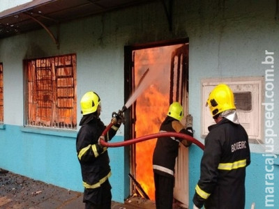  Incêndio atinge asilo; polícia confirma mortes