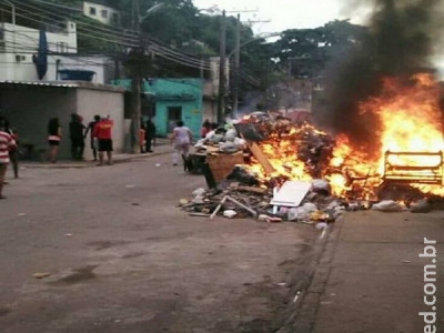 Criança morre e subcomandante de UPP é ferido em tiroteio