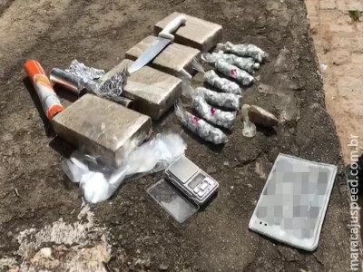 Suspeito de chefiar tráfico é preso com droga em camisinha