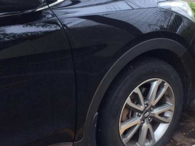 Acadêmicas têm pneus rasgados após estacionarem em igreja