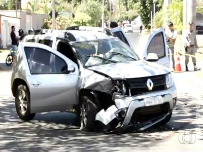 Dois suspeitos de roubo são mortos em tiroteio contra policiais