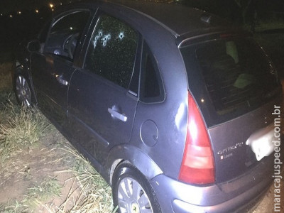 Casal é morto com vários tiros dentro de carro