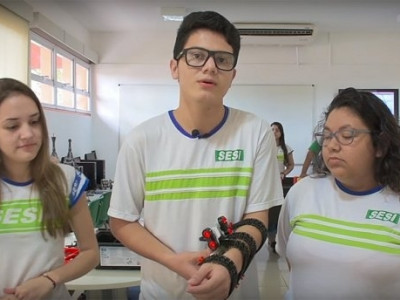 Alunos do ensino médio de Corumbá criam bengala eletrônica para deficientes