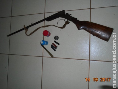 Assentado mata cachorro a tiros para proteger patos e galinha