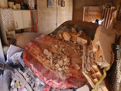 Carro desgovernado invade casa e mata criança de 3 anos