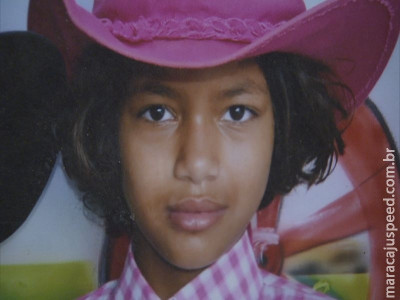 Família enterra menina morta por primo um mês após crime