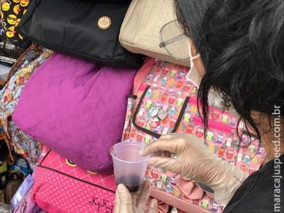 Feto é achado em calçada de loja