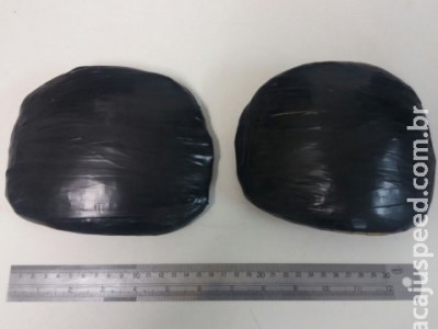 Mulher de 36 anos é presa com pasta base escondida no sutiã