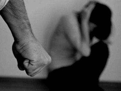 Após agredir a esposa, homem ameaça estuprar enteada adolescente