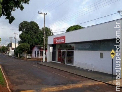 Bandidos invadem banco, abrem cofre e roubam cerca de R$ 200 mil