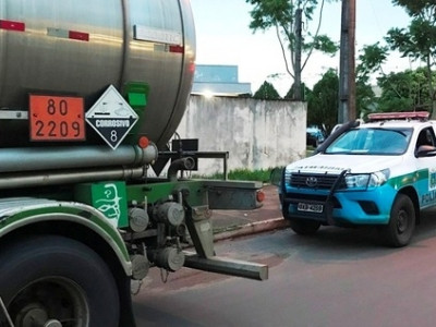 Carreta é apreendida com 10 toneladas de formol