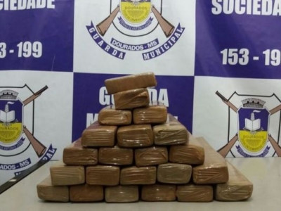 Devendo, homem é preso ao transportar maconha para agiota