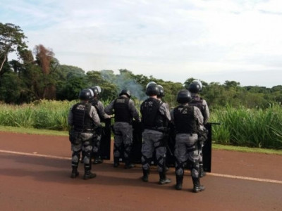 Mandado de reintegração de posse despeja indígenas em Dourados