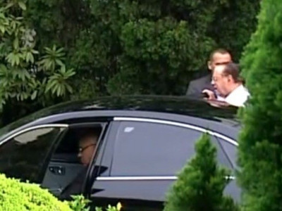 Paulo Maluf se entrega à Polícia Federal em São Paulo