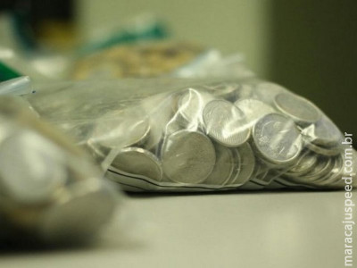 Denúncia leva polícia a drogas, munições, armas, joias e R$ 8 mil
