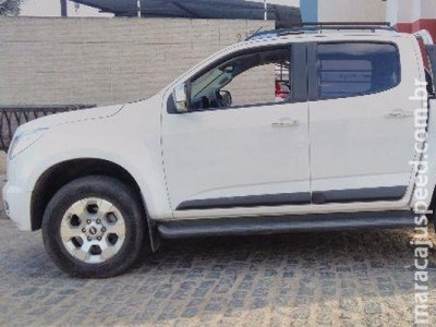 Dupla sequestra homem para roubar S-10 e vítima foge