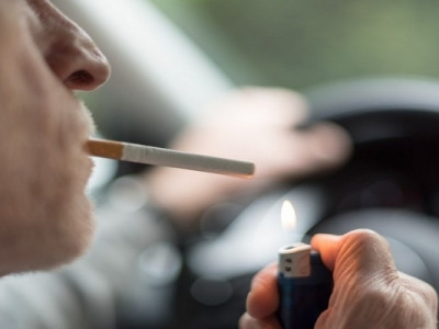 Fumar em automóveis na presença de crianças poderá gerar multa