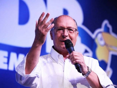 ‘Nenhum dos dois tem chance’, diz Alckmin sobre Lula e Bolsonaro