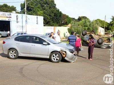 Acidente com capotamento deixa dois feridos em Campo Grande