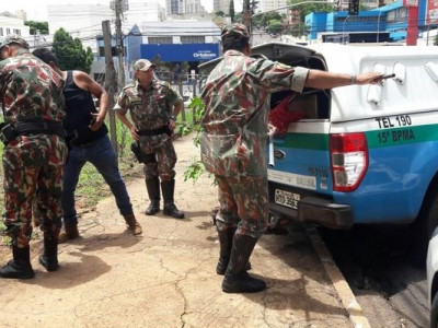 VÍDEO: Capivara é capturada em terreno na área central da Capital pela PMA