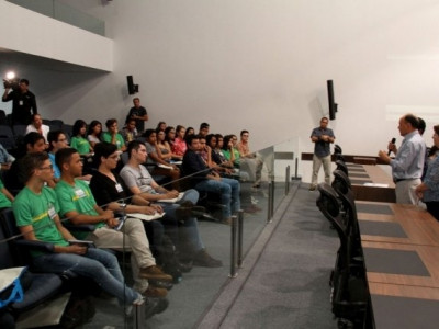 Deputados pedem participação mais ativa de jovens na política