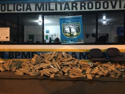 Jovens são presos com 750 kg de maconha na MS-156