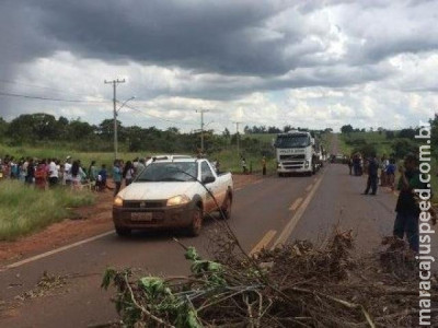 Rodovia MS-386 é bloqueada em protesto de indígenas em Amambai