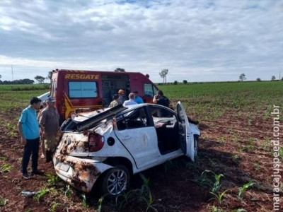 Idosa de 68 anos fica ferida após capotar veículo na MS-276