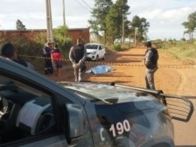 Briga generalizada termina com homem morto a tiros