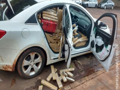 Traficante abandona em MS carro lotado de maconha furtado em GO