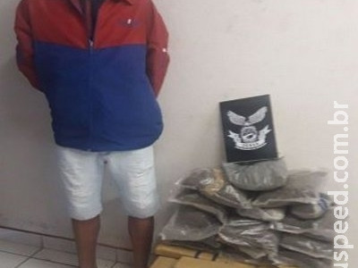 A mando de desconhecido, jovem guarda sacos de skank e é preso