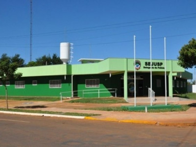  Aparentemente embriagado, motorista capota carro e fica em coma