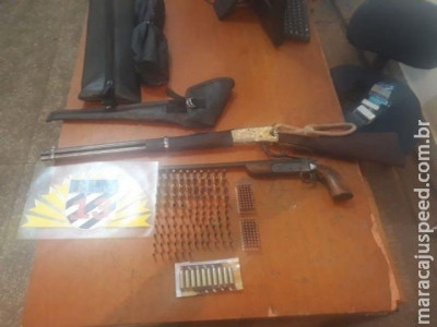 Homem é preso com armas e munição após agredir esposa