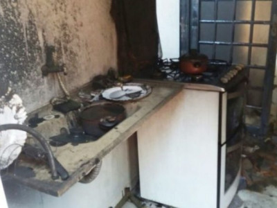  Morador coloca gasolina para matar formigas e incendeia casa